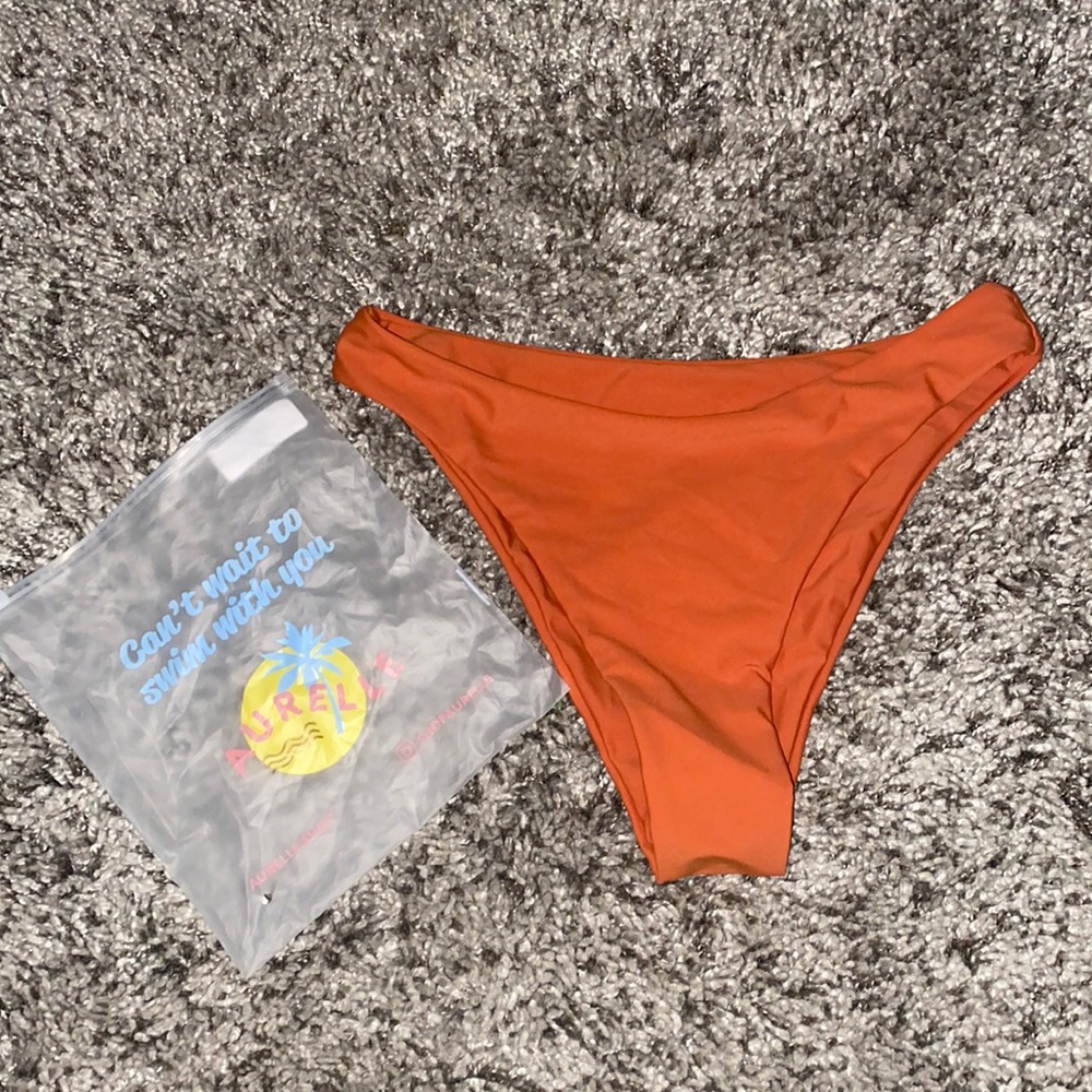 NWT aurelle high-cut bikini bottoms